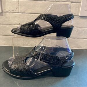 SAS sz 7.5 Suntimer Heel Strap Sandal black patent croc